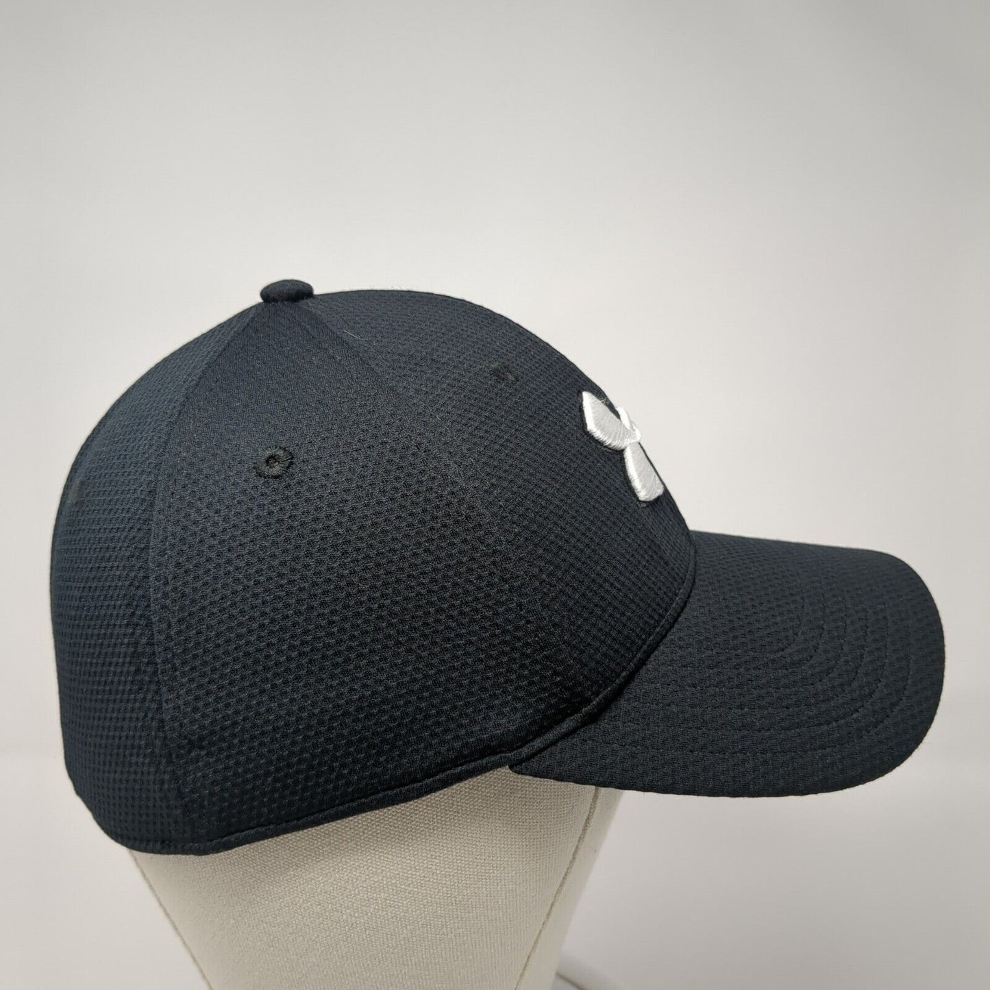 Under Armour Fitted Hat Black M/L Classic Fit Embroidered Blitzing Polyester