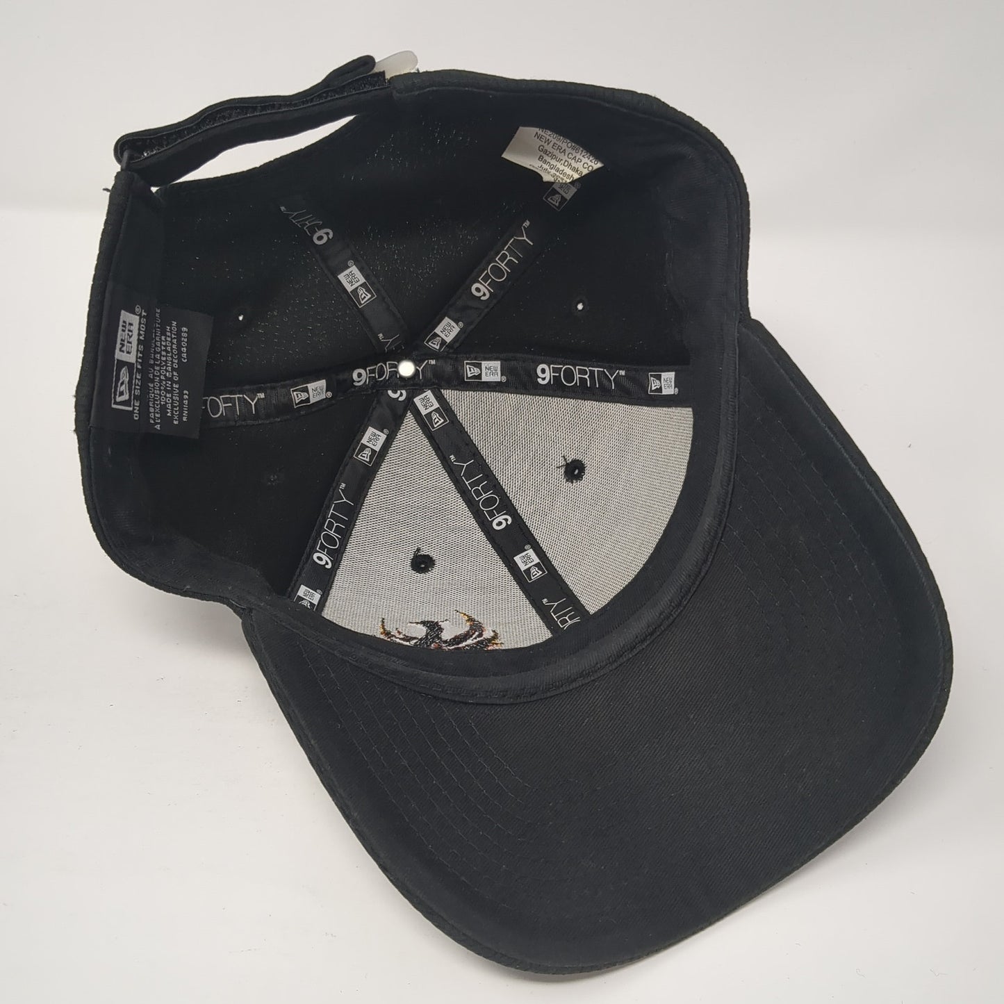 New Era Strapback Hat Black One Size Adjustable Embroidered Logo Outdoor