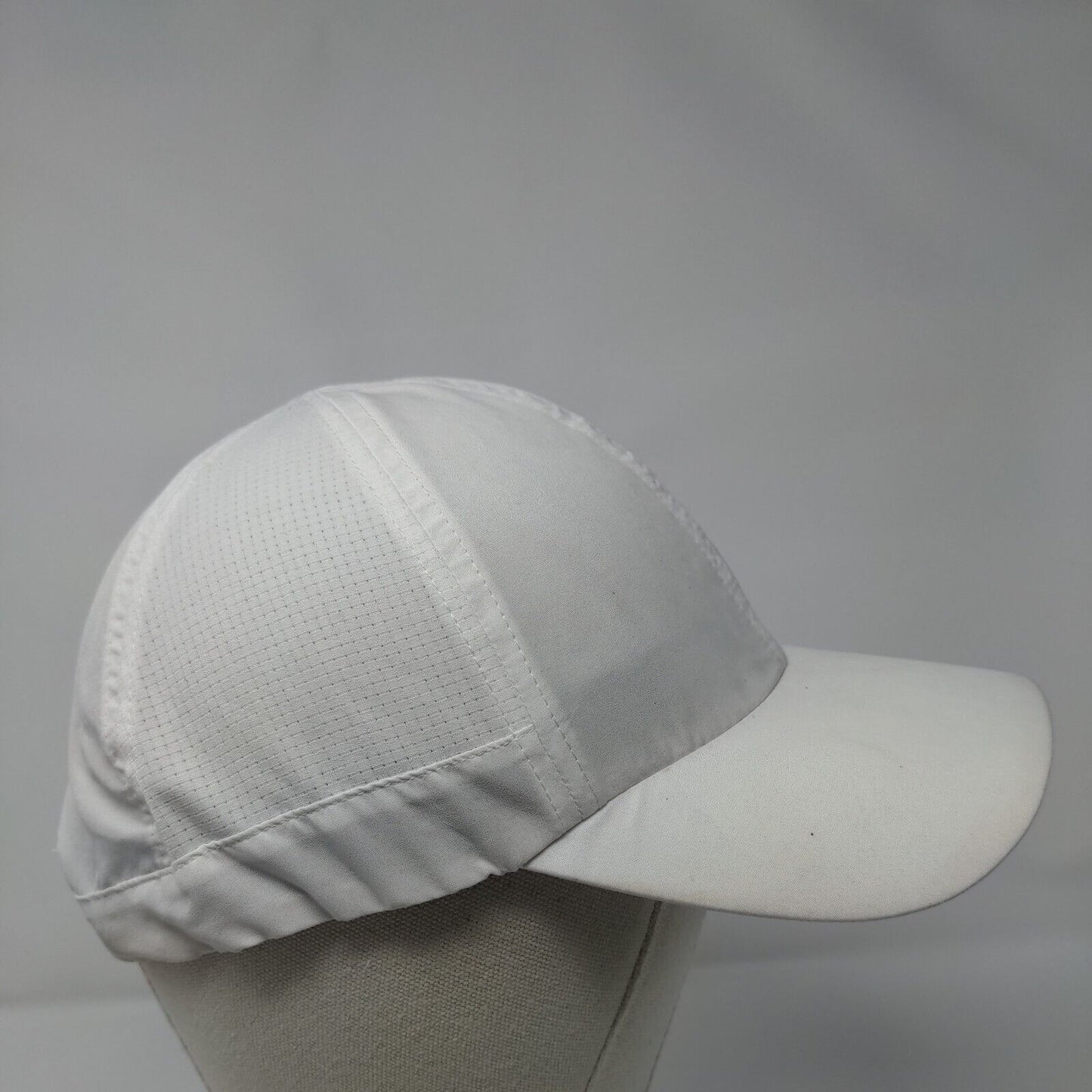 Under Armour Women's Strapback Hat White OSFM Adjustable 6 Panel