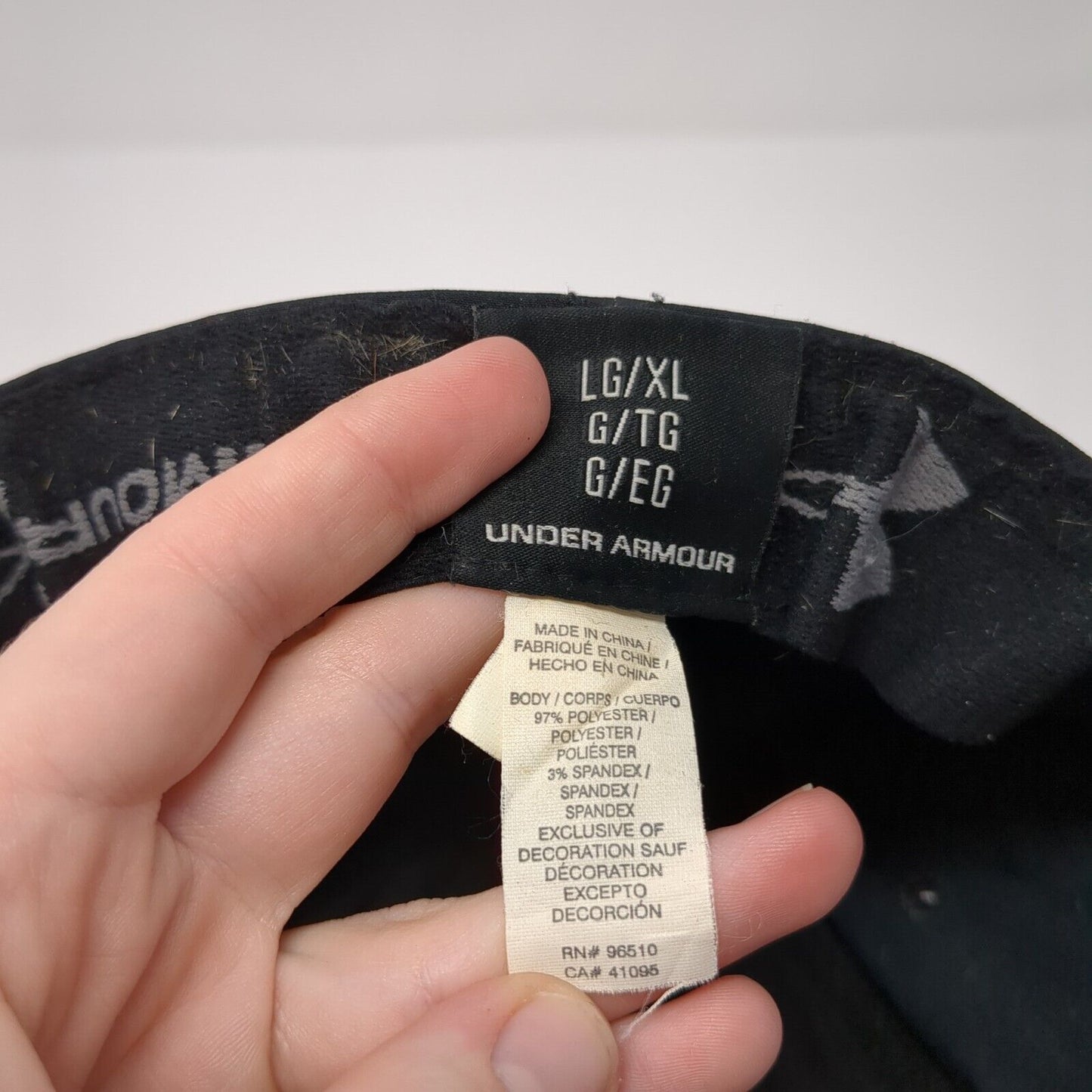 Under Armour Fitted Hat Black L/XL Lightweight Embroidered Vented Holes 6 Panel