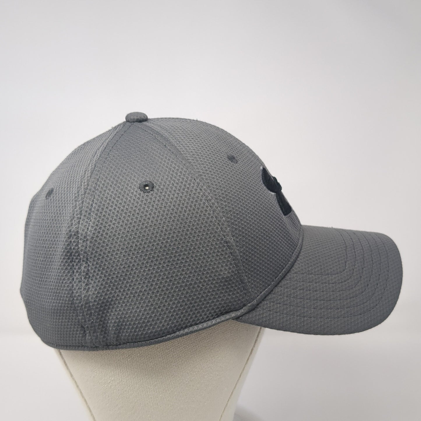 Under Armour Fitted Baseball Cap Gray XL Lightweight Embroidered 6 Panel