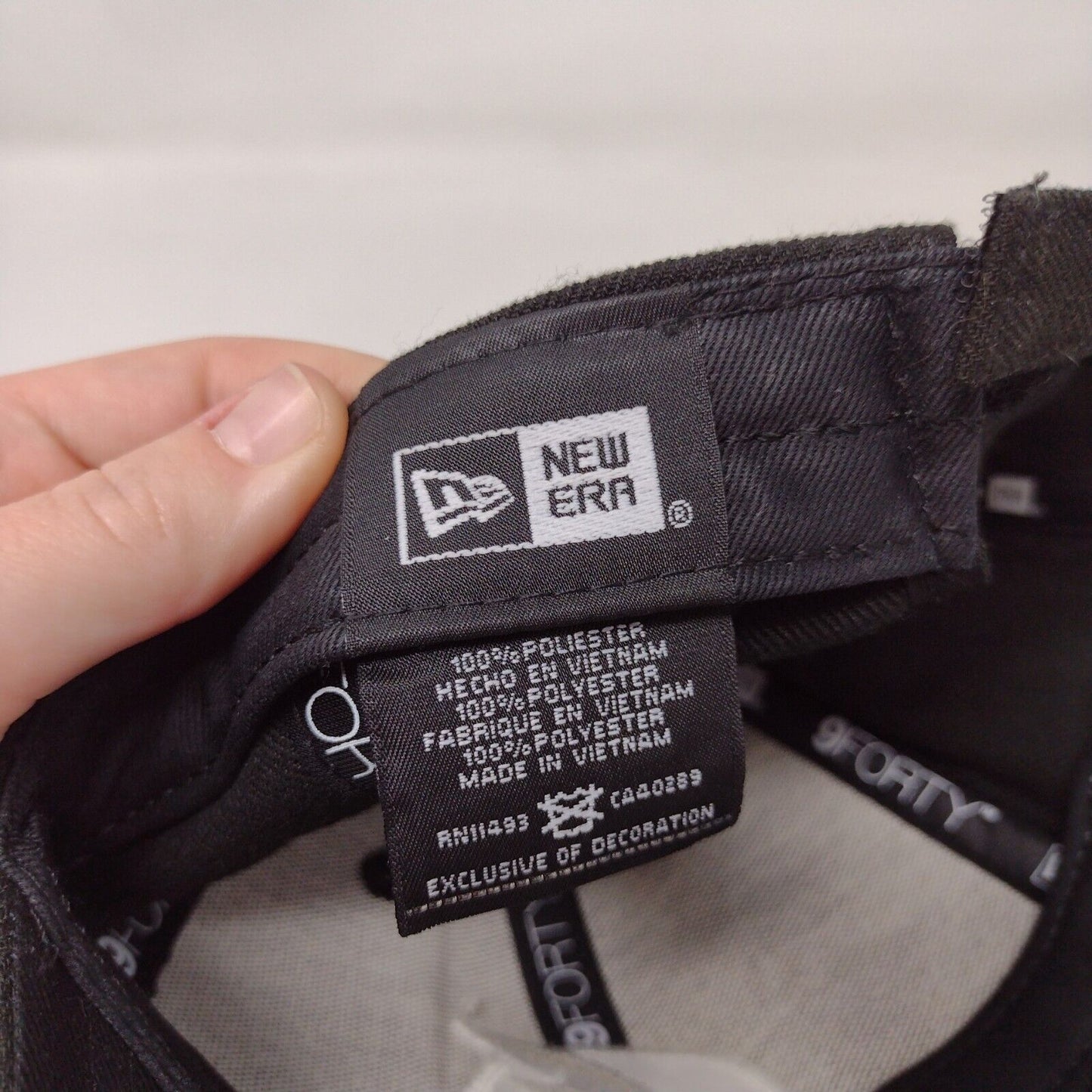 Tampa Bay Lightning Strapback Hat Black New Era 9Forty NHL Logo Embroidered