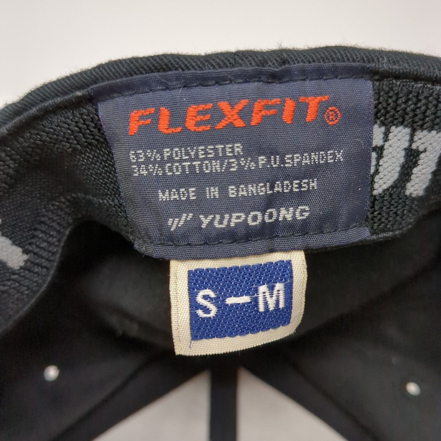 Safe+Dry Ultra Clean Fitted Hat Black S/M Flexfit Embroidered 6 Panel Yupoong