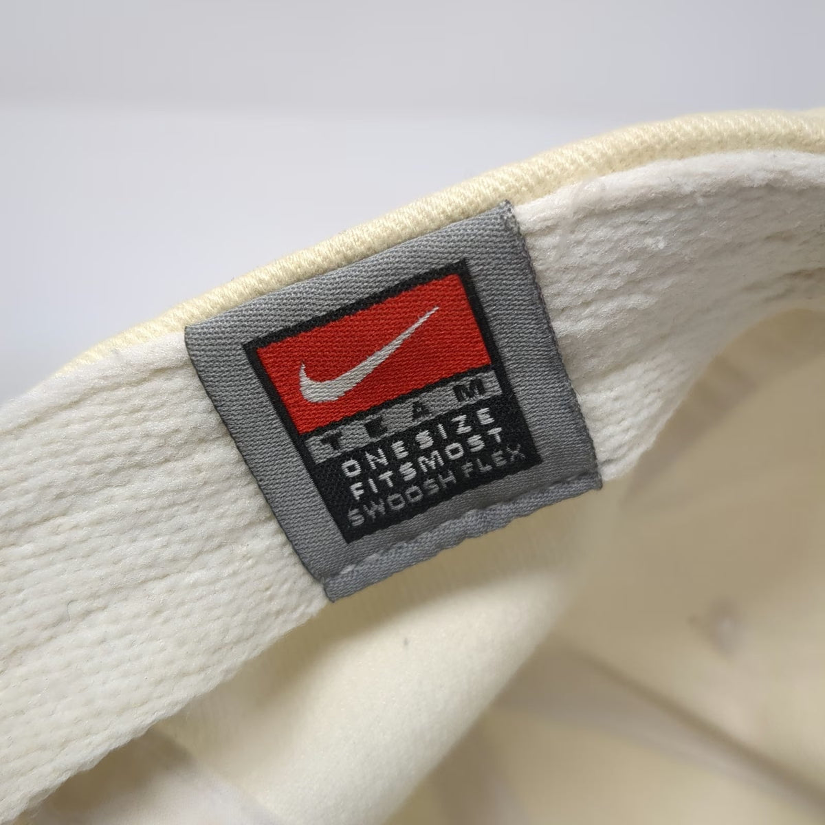 Nike Oregon Ducks NCAA White One Size Cap Hat Swoosh Flex Stretch Fit Logo