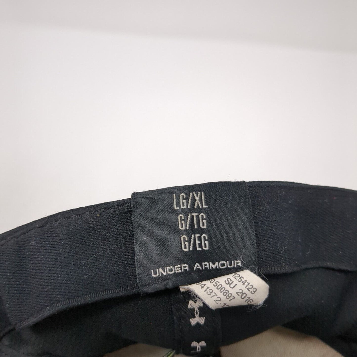 Under Armour Fitted Hat Black Size L/XL Embroidered Vented Holes 6 Panel