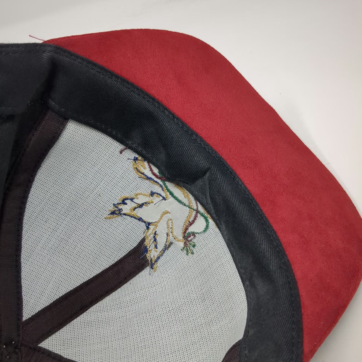 Black Red Snapback One Size Peace Dove Embroidered Hat Two Tone Suede Brim Bird