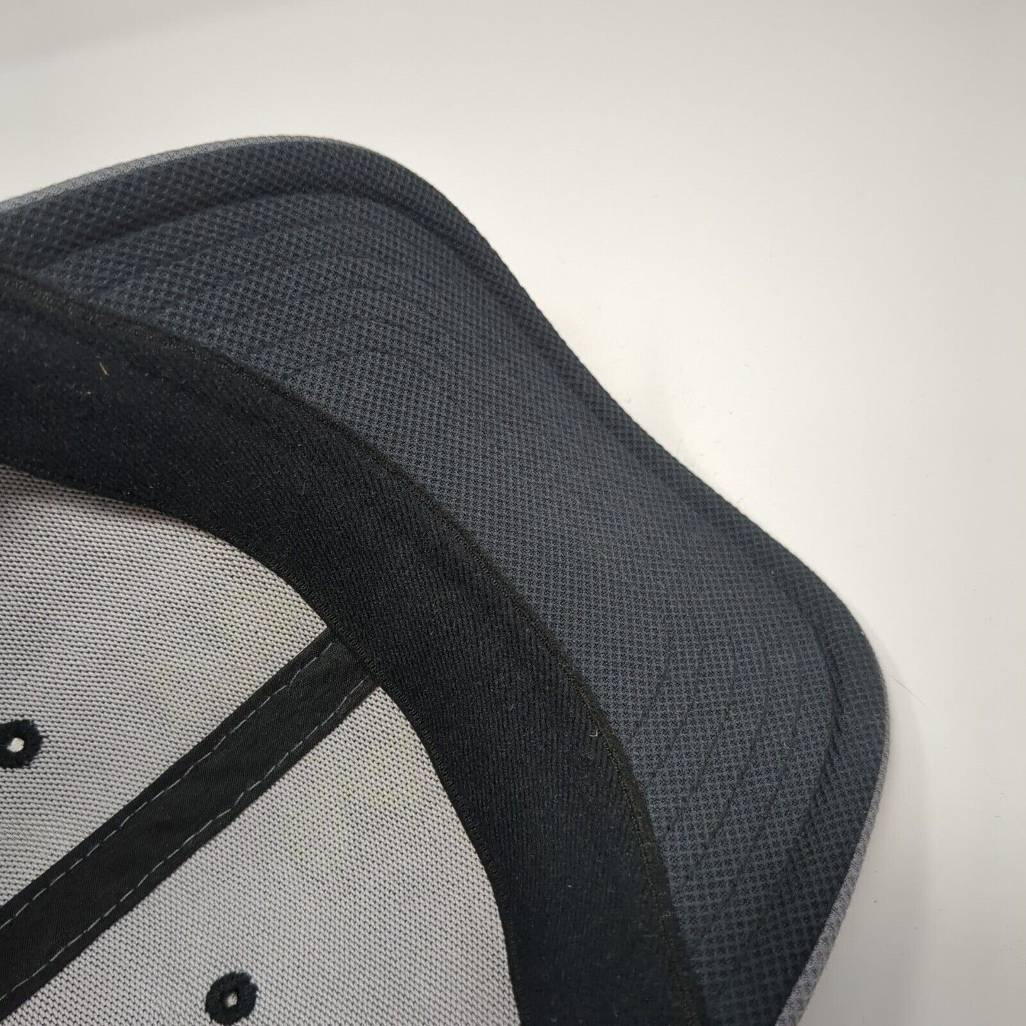 Under Armour Youth Fitted Hat Gray M 4-6 Years Lightweight Embroidered Polyester