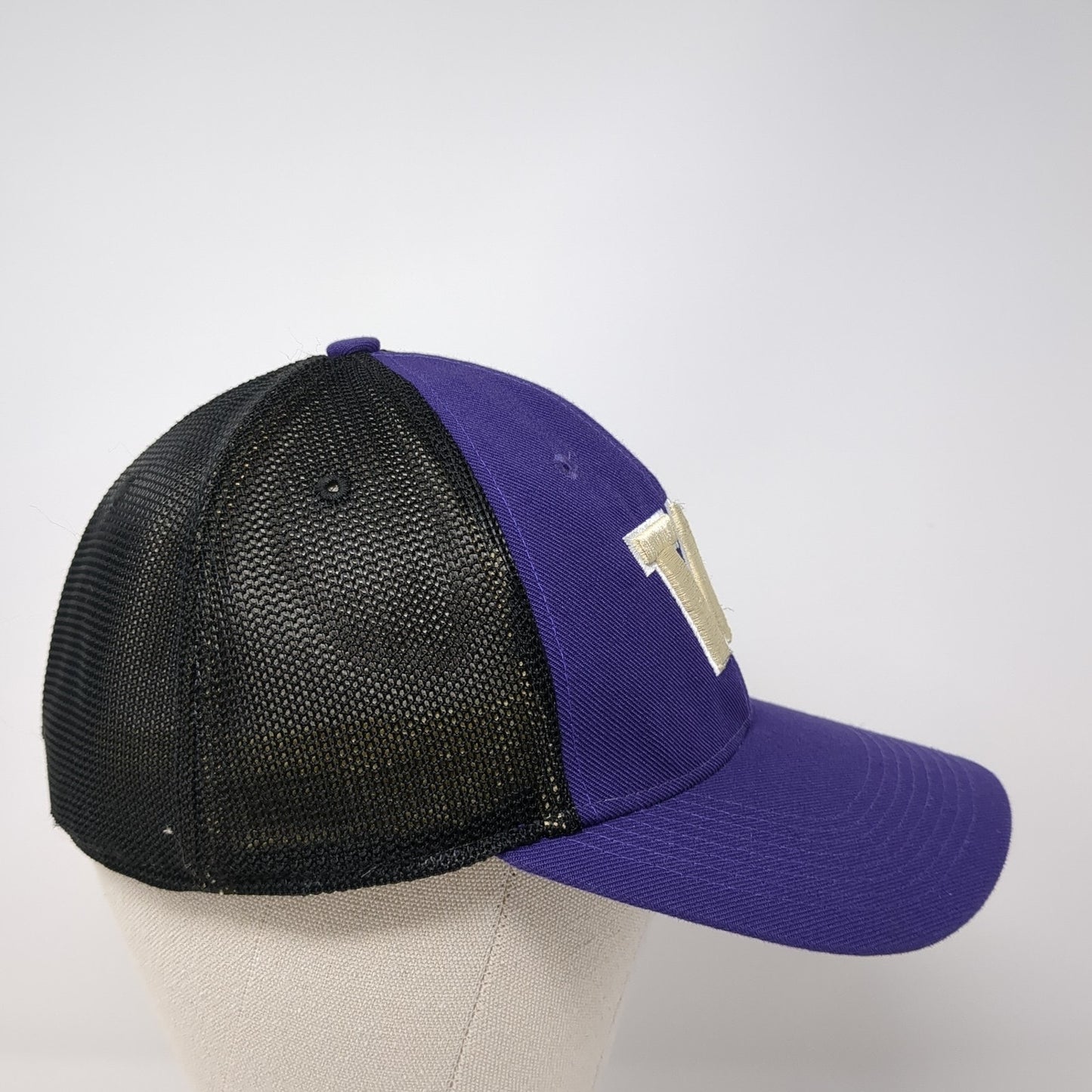 Washington Huskies Fitted Trucker Hat Purple One Size Lightweight Mesh Back Nike