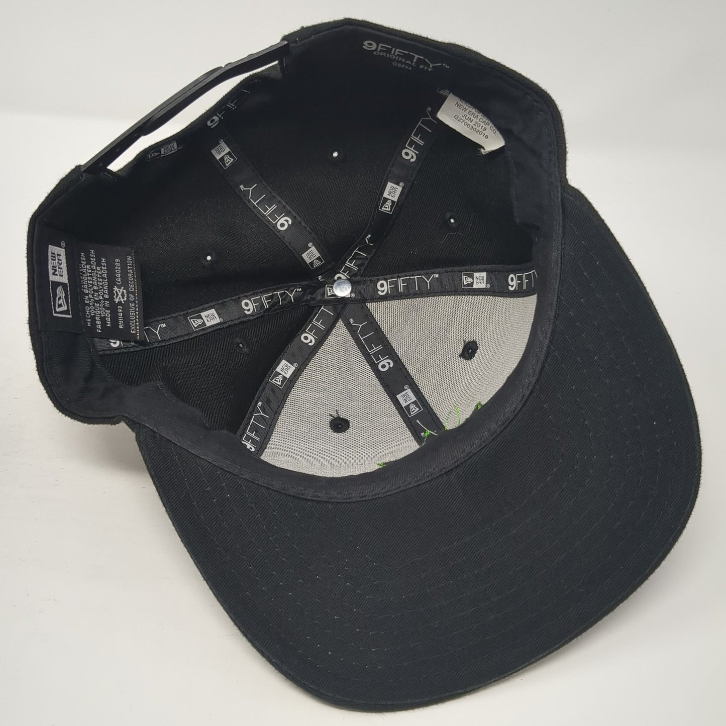 New Era Snapback Hat Black One Size Embroidered Logo Solid Adjustable