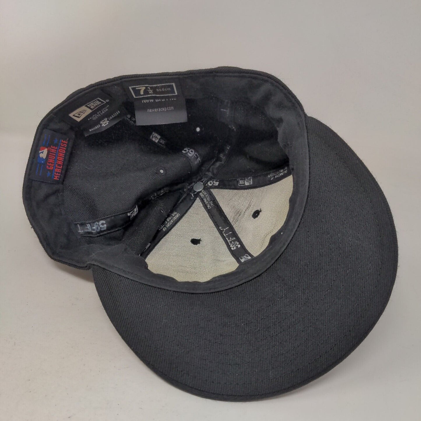 New Era Men's Fitted Hat Black 7 1/2 Embroidered Atlanta Braves Logo 59Fifty