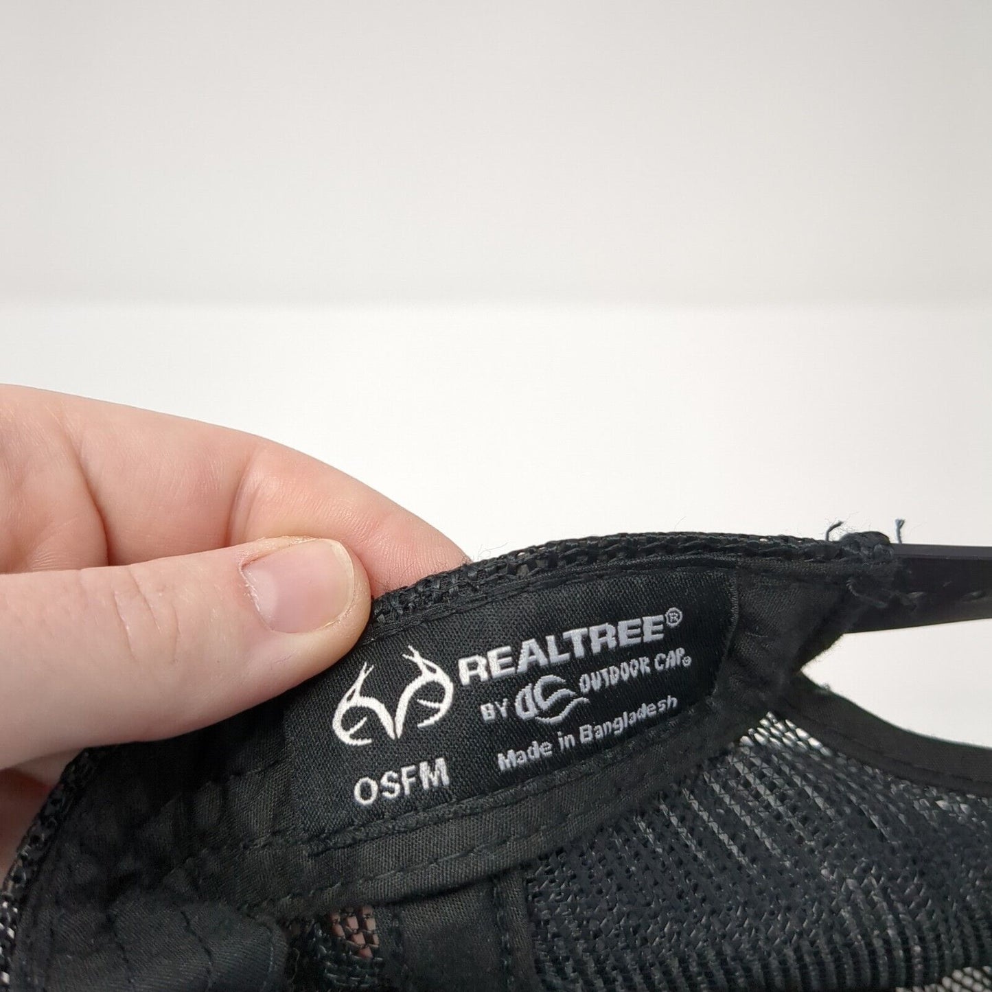 Realtree Fishing Snapback Mesh Back Trucker Hat Black One Size Solid