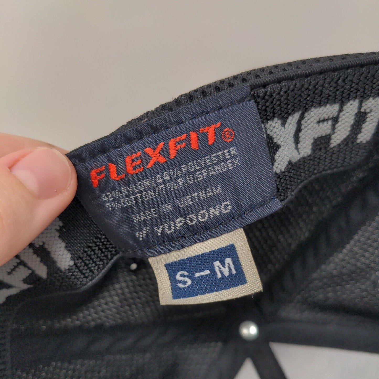 FT Fitted Trucker Hat Black S/M Flexfit Embroidered Breathable 6 Panel Yupoong