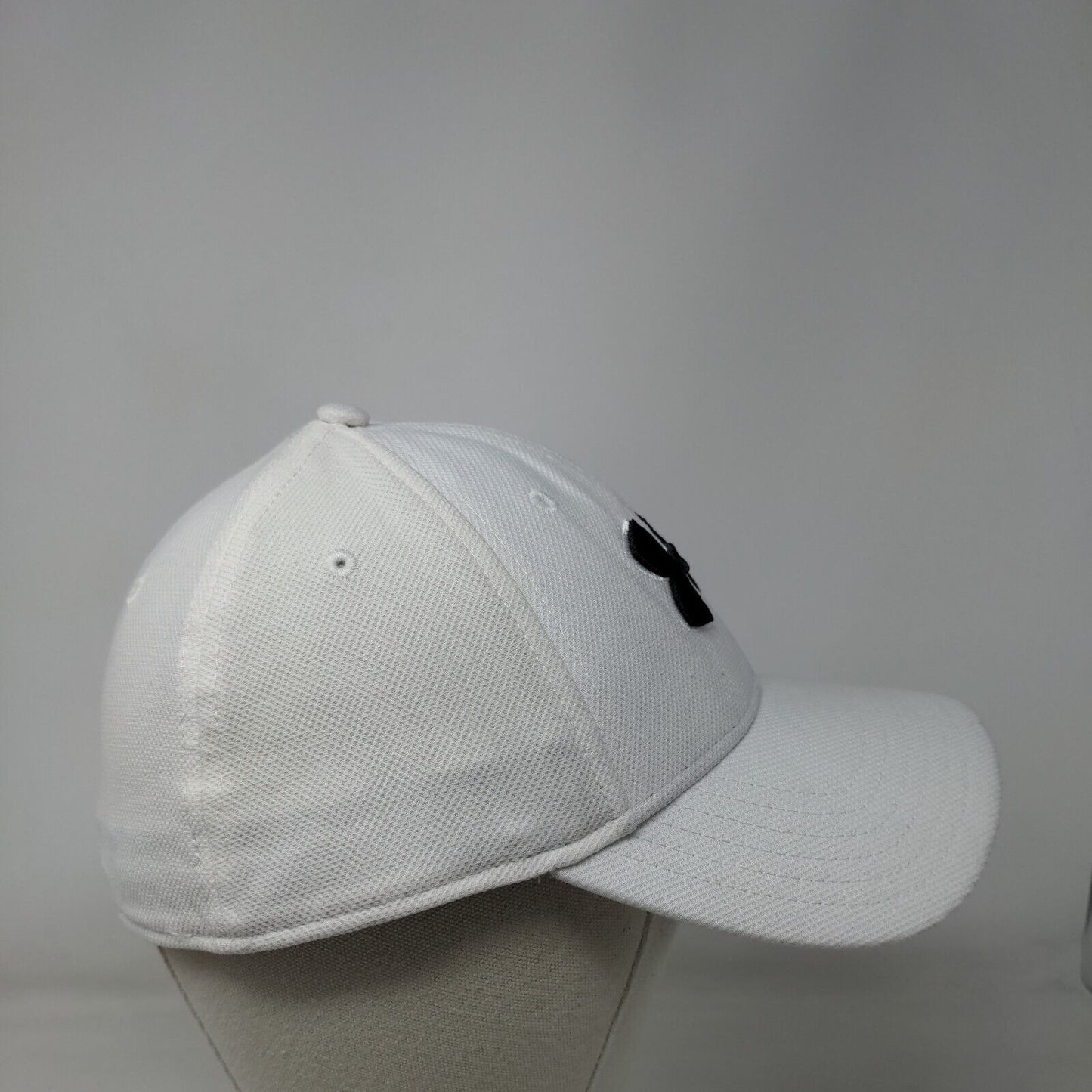 Under Armour Fitted Hat White L/XL Classic Fit Blitzing Embroidered 6 Panel