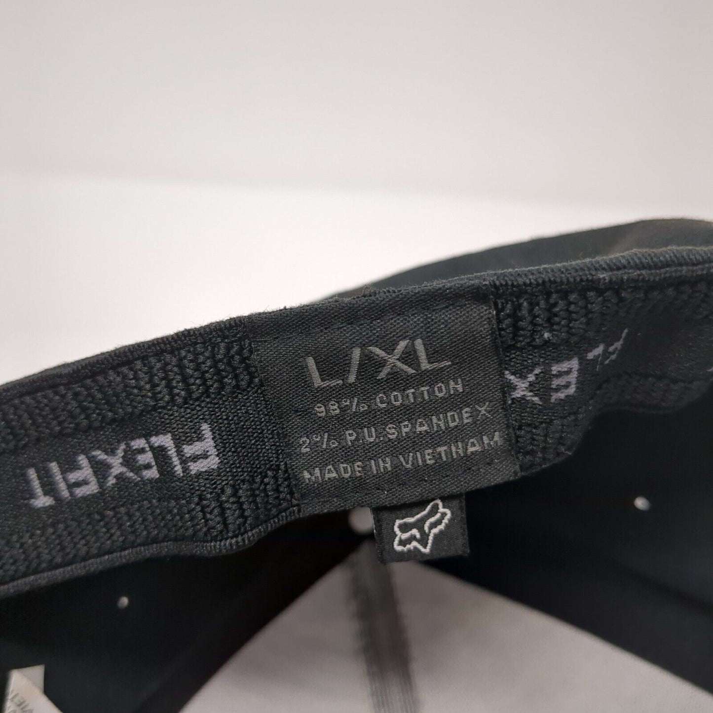 FOX Fitted Baseball Cap Black XL Lightweight Embroidered 6 Panel Flexfit