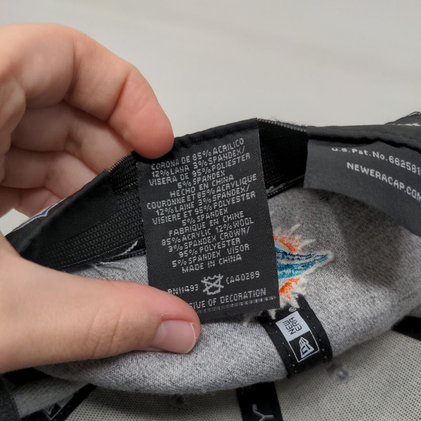 Miami Dolphins NFL Fitted Hat Gray Blue Size M Embroidered New Era 39Thirty