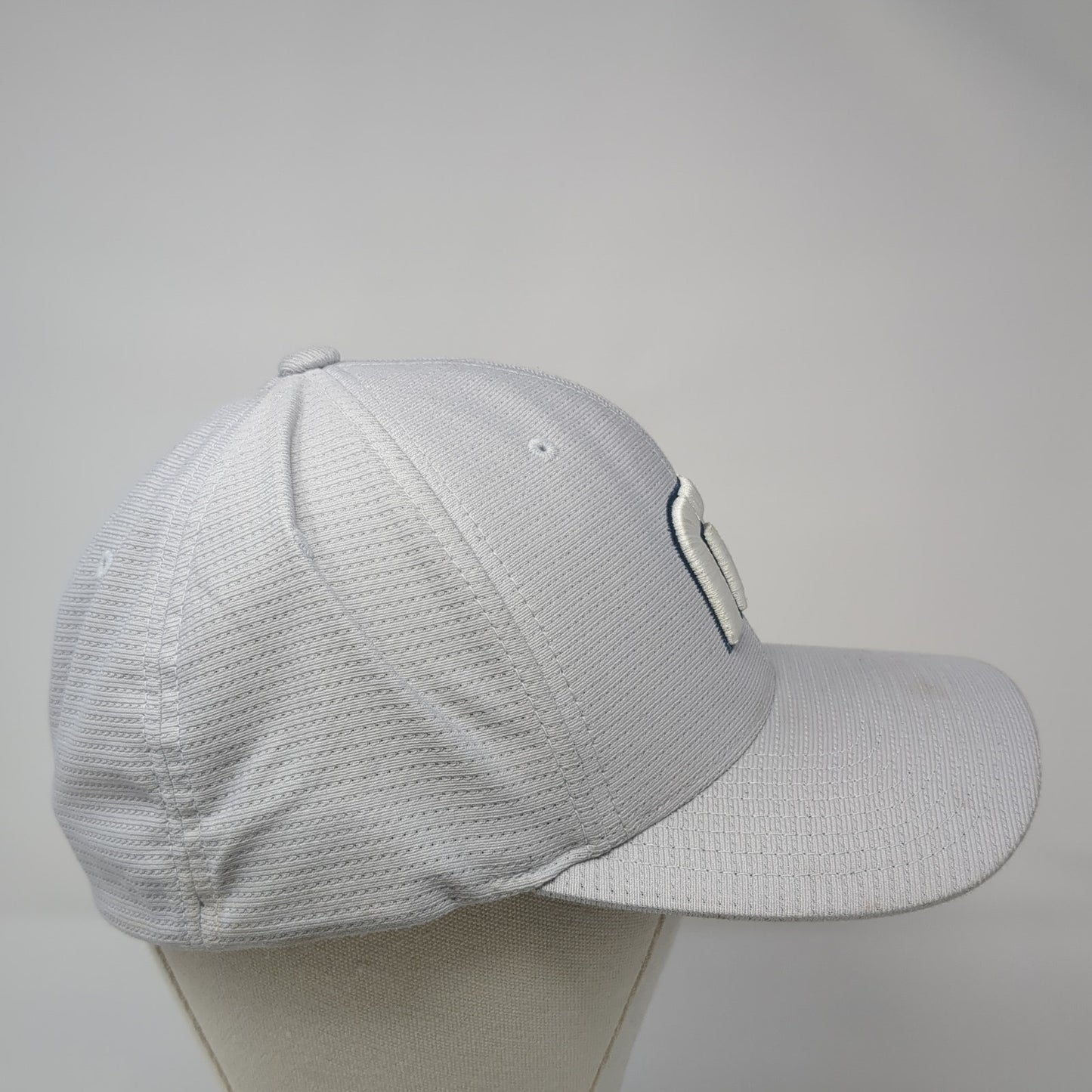 Travis Matthew Fitted Baseball Cap Gray Size XL Embroidered Flexfit Yupoong