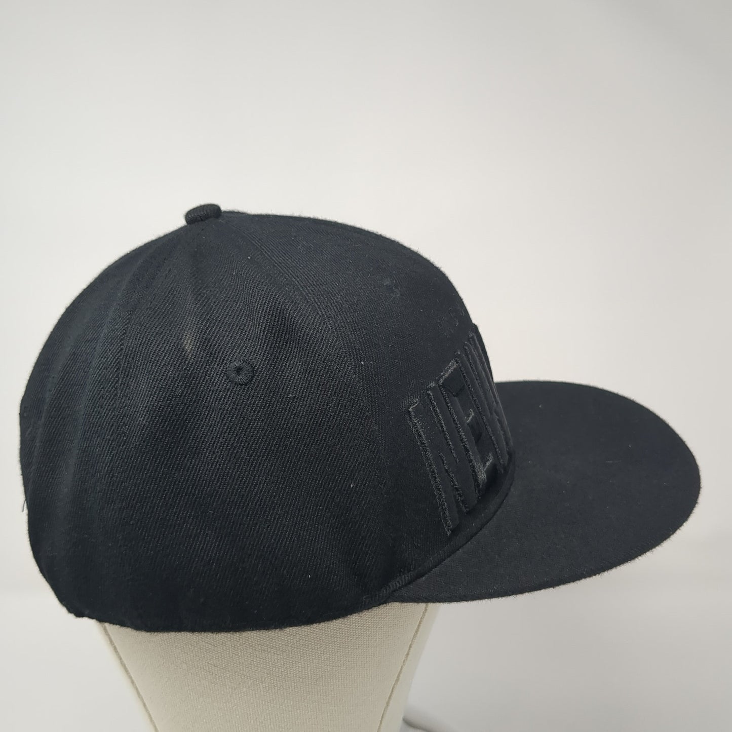 New York Snapback Hat Black One Size Adjustable Embroidered Vented Holes 6 Panel
