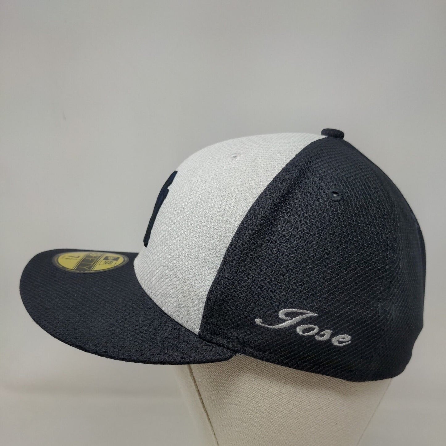 New Era Men's Fitted Hat Bue 7 1/8 Embroidered New York Yankees Logo 59Fifty