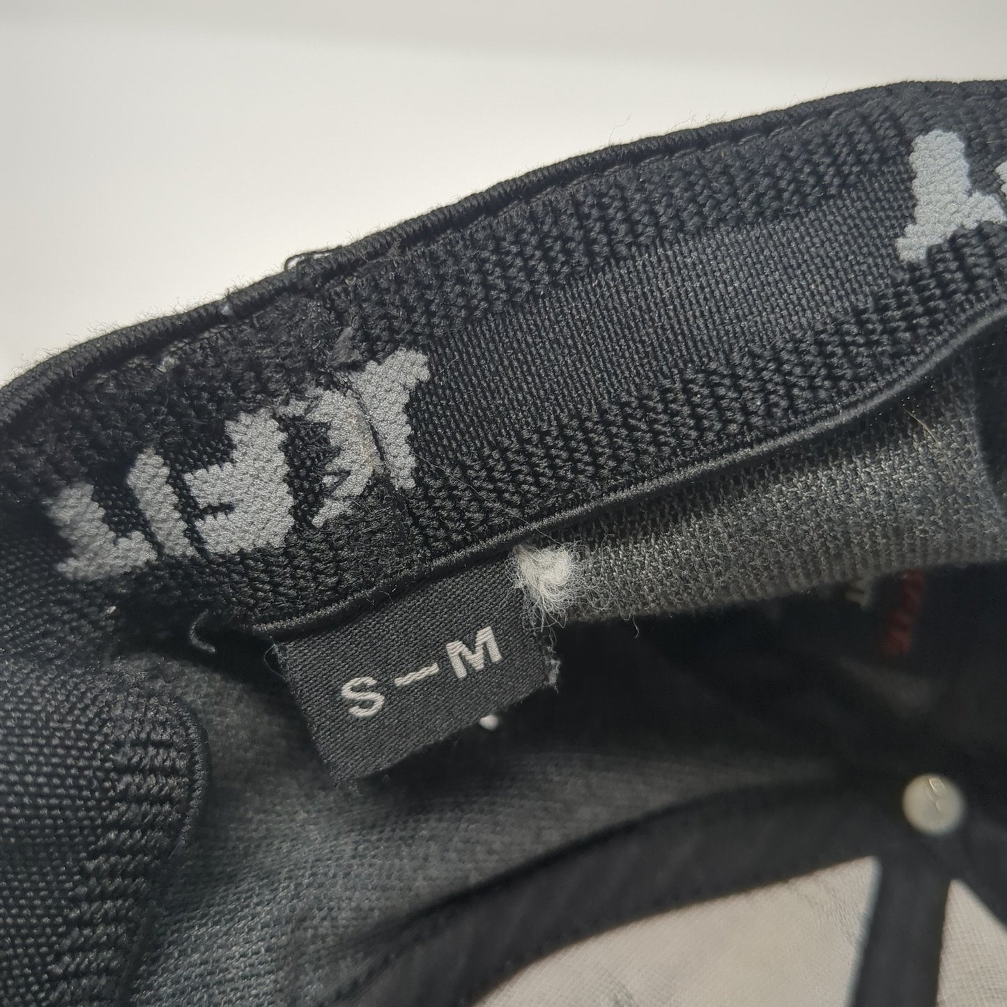 DC Fitted Baseball Cap Gray Medium Lightweight Embroidered 6 Panel Flexfit