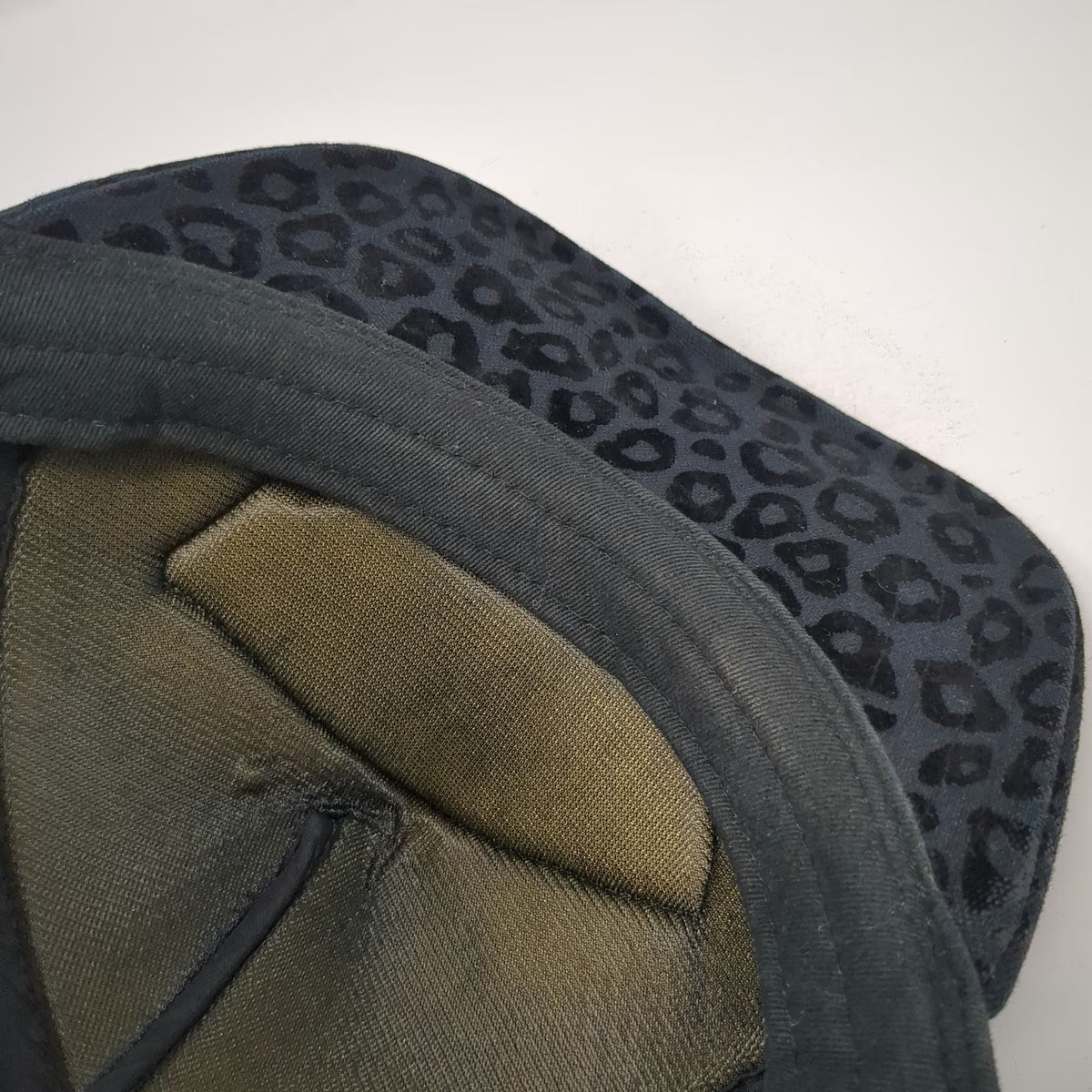 Vans Trucker Hat Black Blue One Size Leopard Print Logo Patch Mesh Back