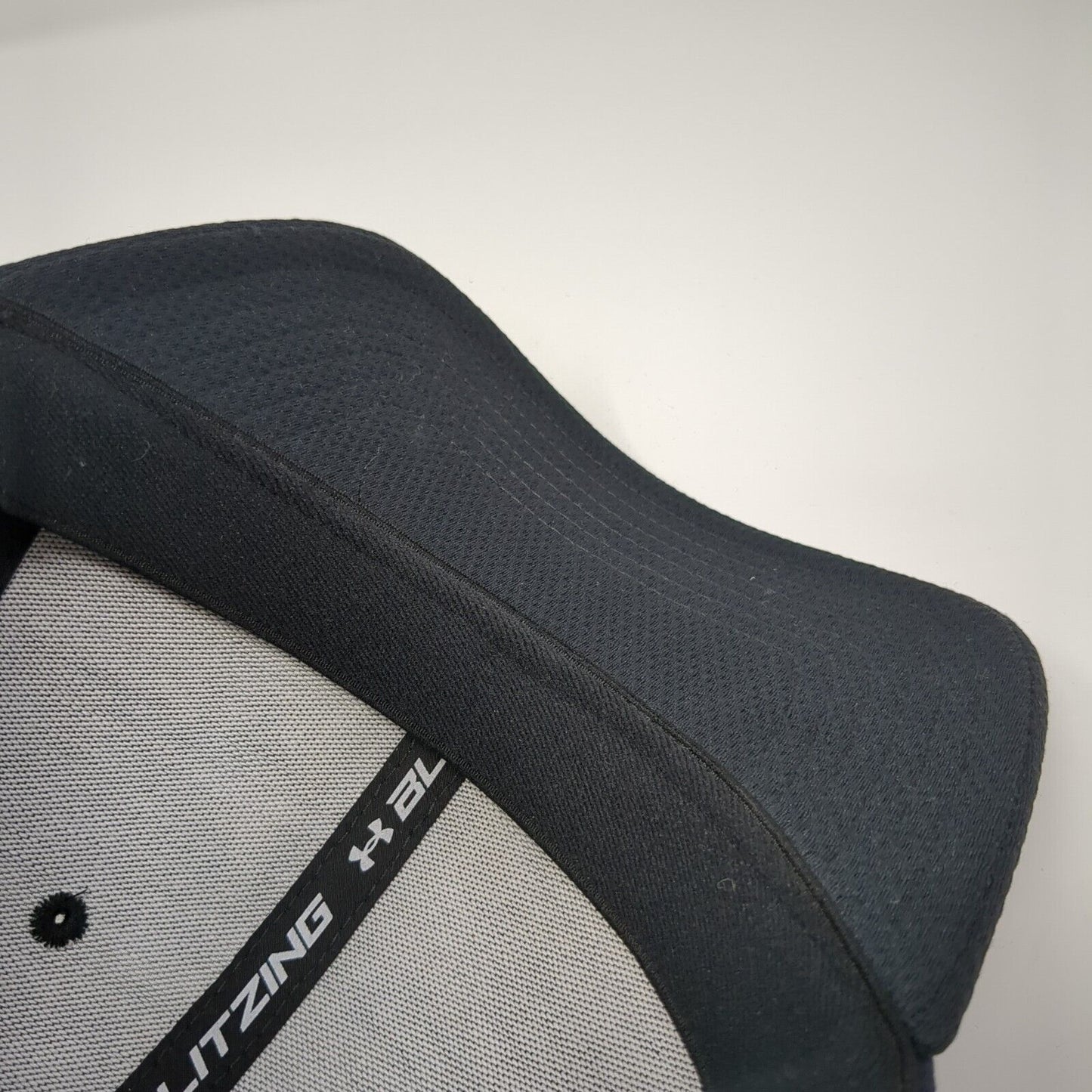 Under Armour Fitted Hat Black M/L Classic Fit Embroidered Blitzing Polyester