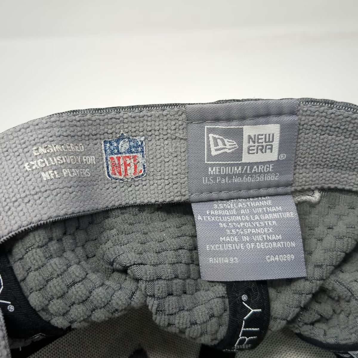 New Era New England Patriots NFL Hat Gray L Cap 39THIRTY Stretch Fit Blue Red
