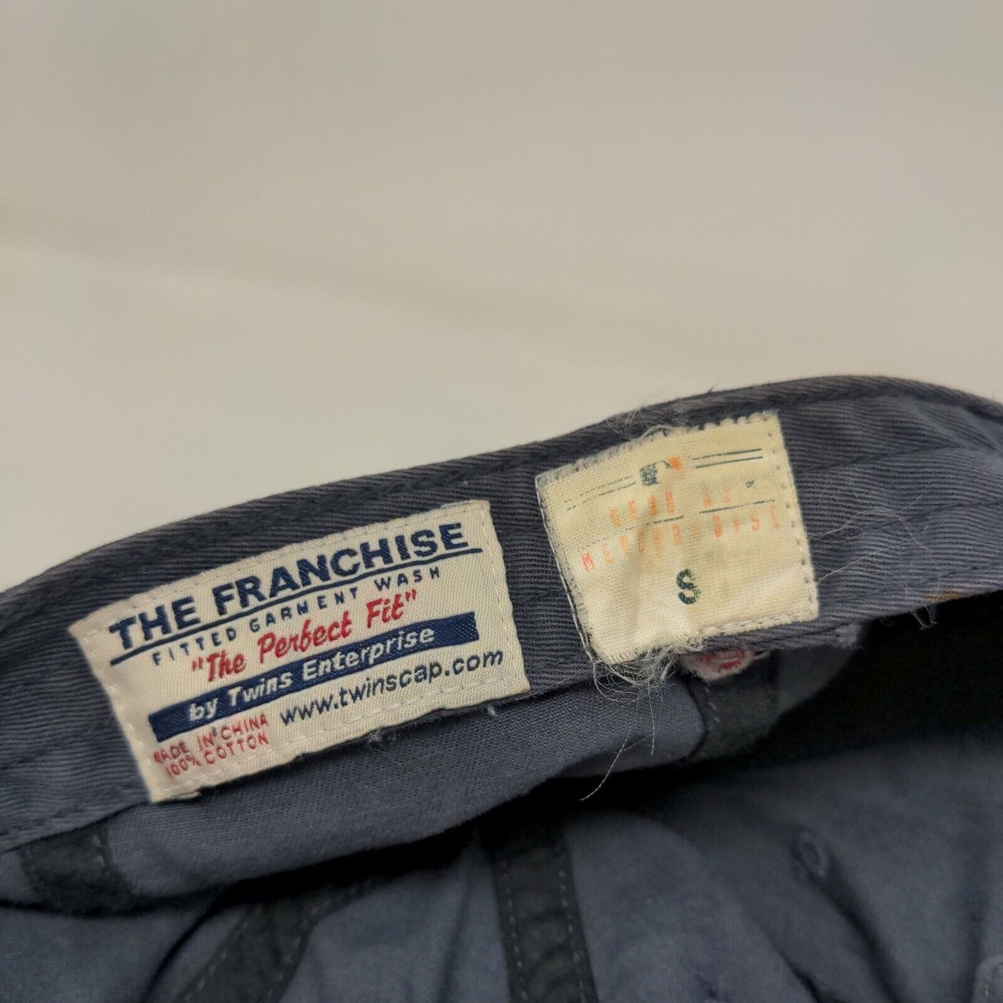 Twins Enterprise Men's Fitted Hat Blue Small Boston Red Sox Logo Distressed