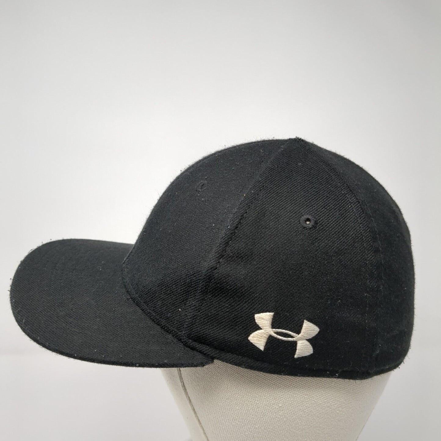 Under Armour Fitted Hat Black S/M Embroidered Vented Holes 6 Panel Blank