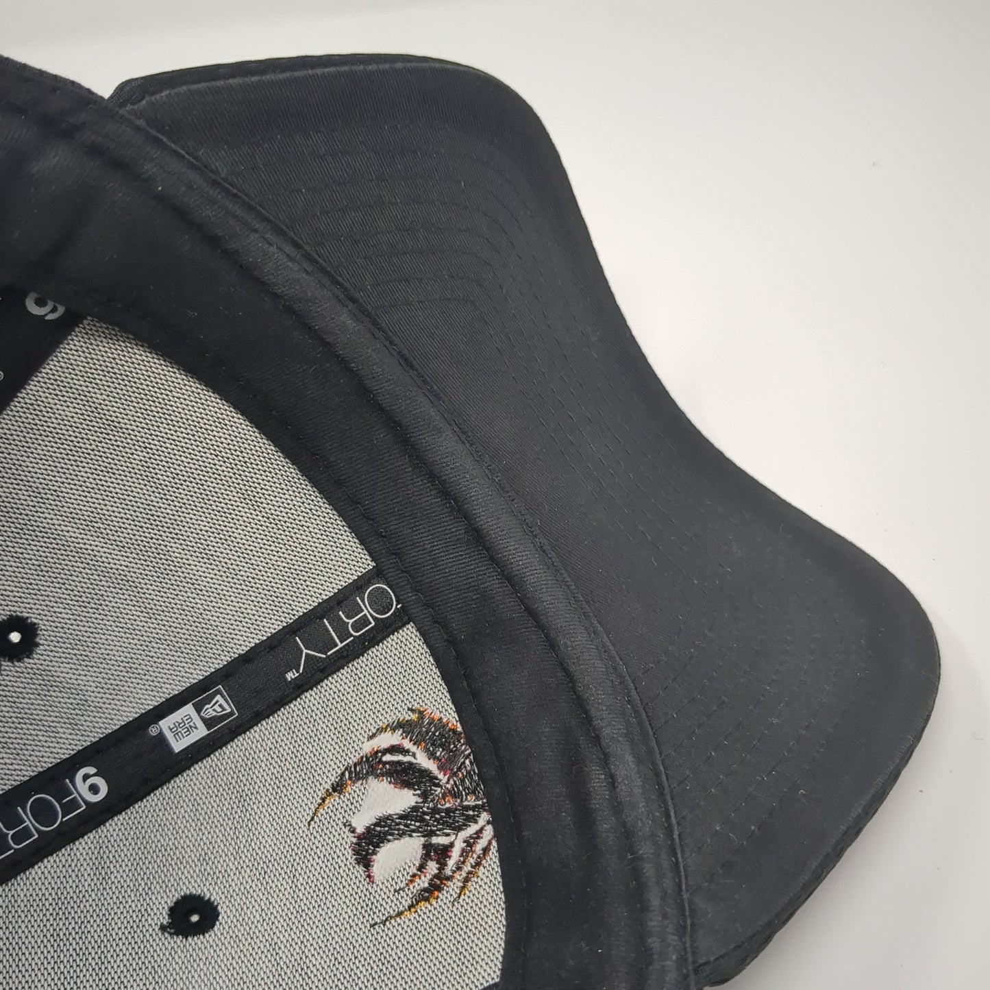 New Era Strapback Hat Black One Size Adjustable Embroidered Logo Outdoor