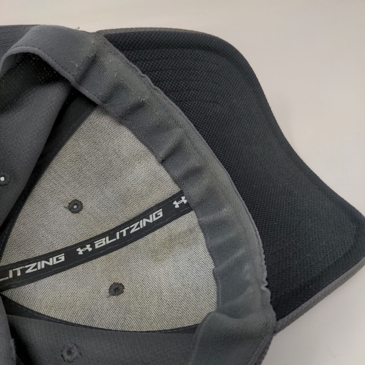 Under Armour Fitted Hat Gray L/XL Classic Fit Embroidered Blitzing 6 Panel