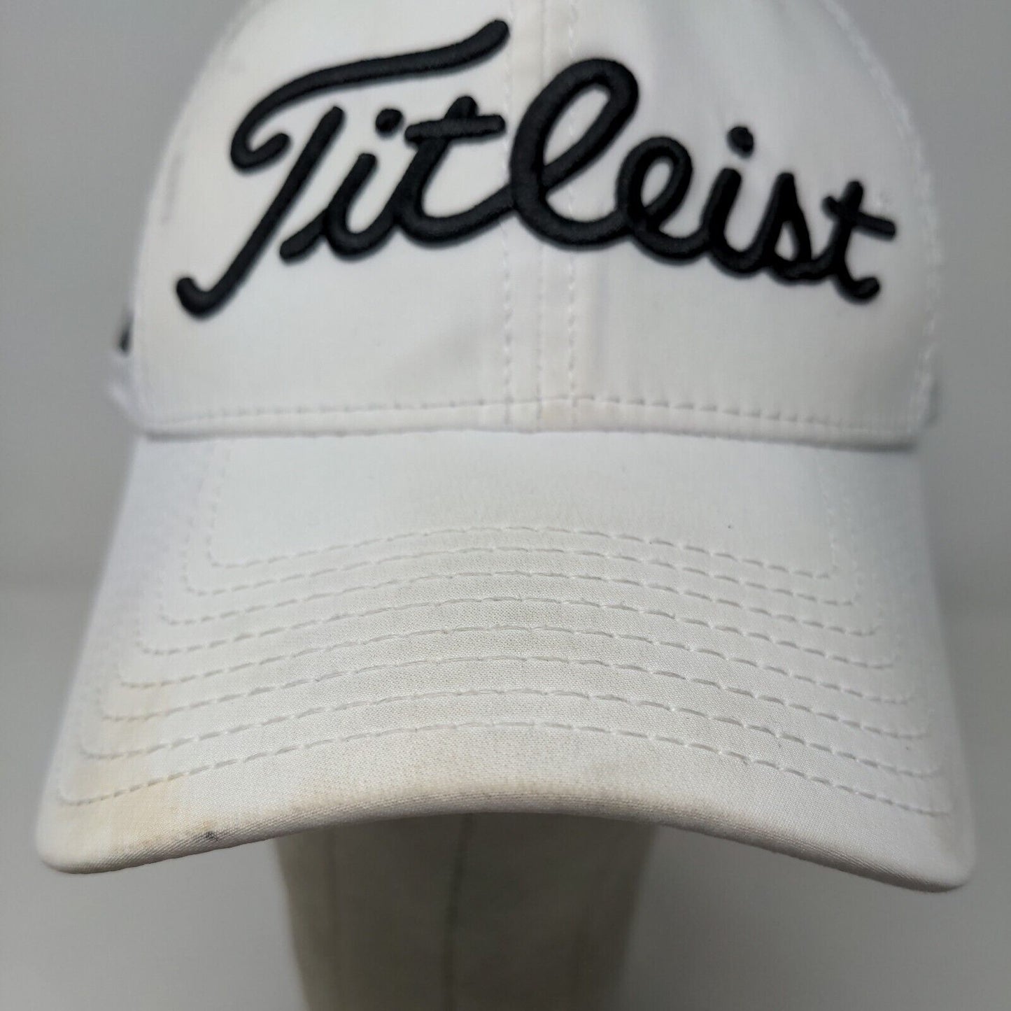 Titleist Men's Fitted Hat White Size M/L Embroidered Pro V1 Logo