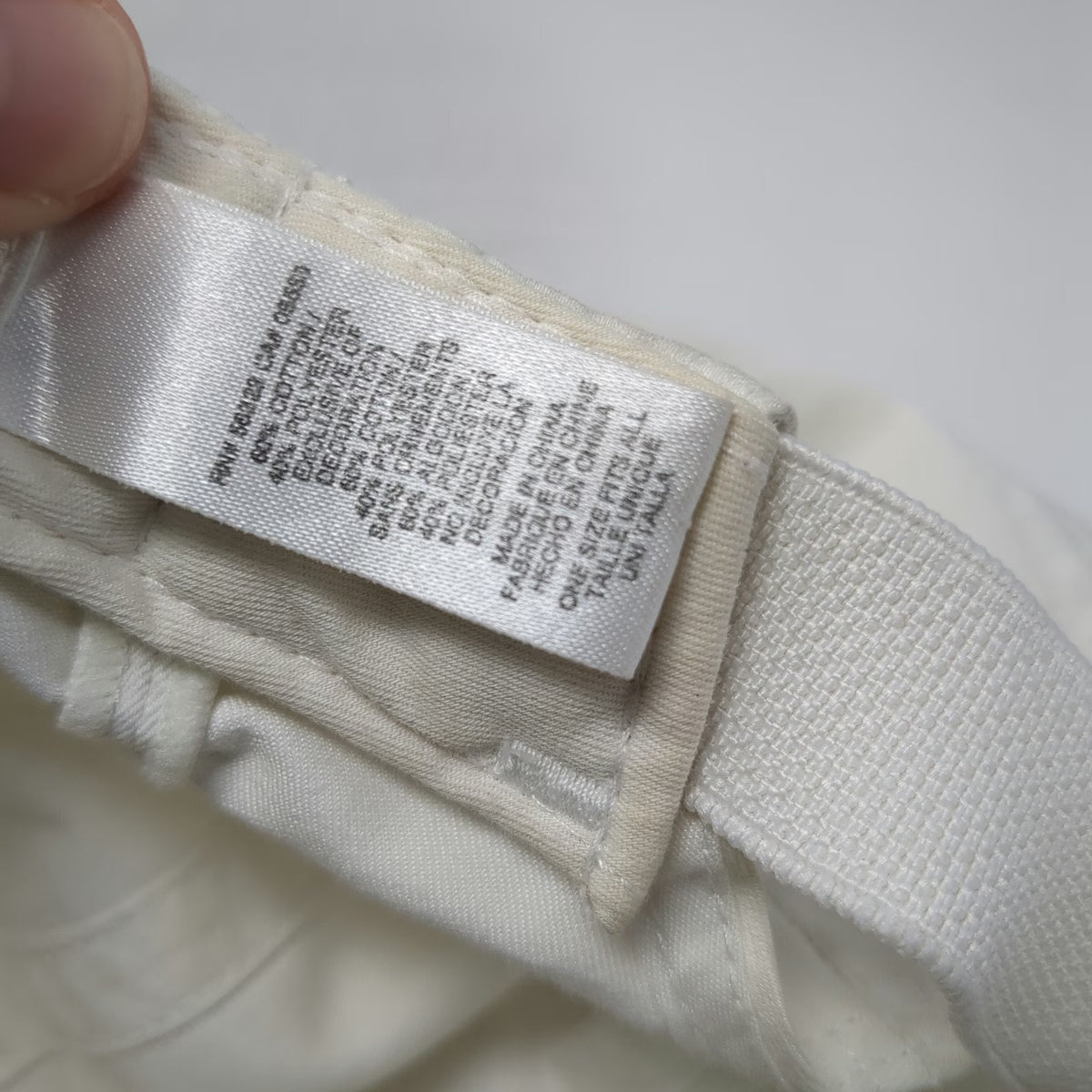 Nike Baseball Cap White One Size Golf Swoosh Hat Elastic Back Cotton Blend