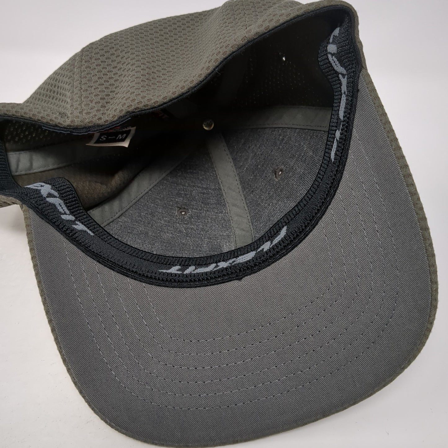 Flexfit Fitted Baseball Cap Brown Medium Lightweight Vented Holes Yupoong