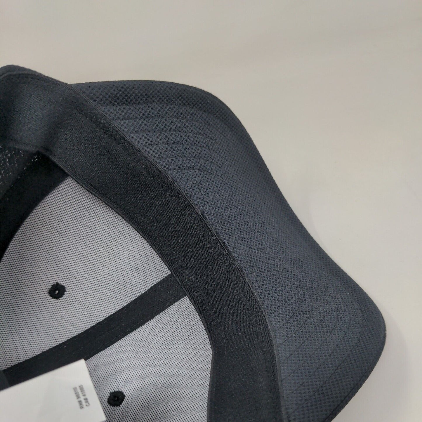 Under Armour Fitted Hat Black Youth XS/S Classic Fit Embroidered 6 Panel