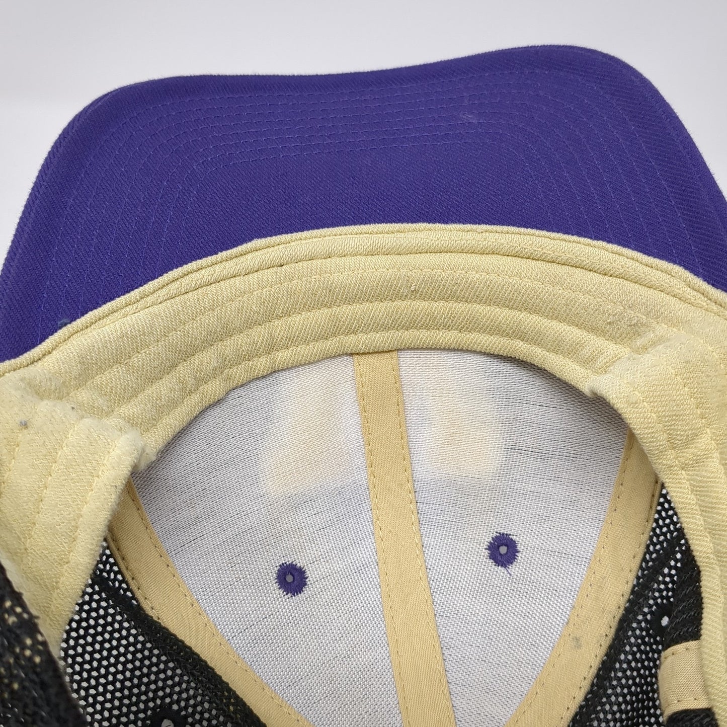 Washington Huskies Fitted Trucker Hat Purple One Size Lightweight Mesh Back Nike