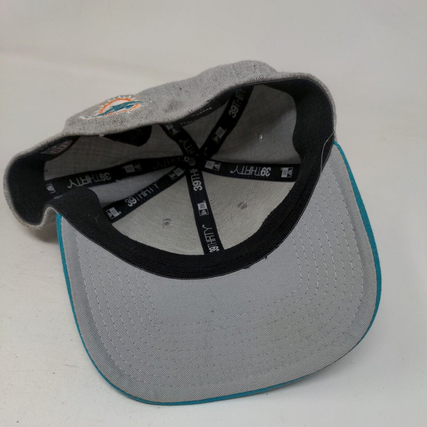 Miami Dolphins NFL Fitted Hat Gray Blue Size M Embroidered New Era 39Thirty
