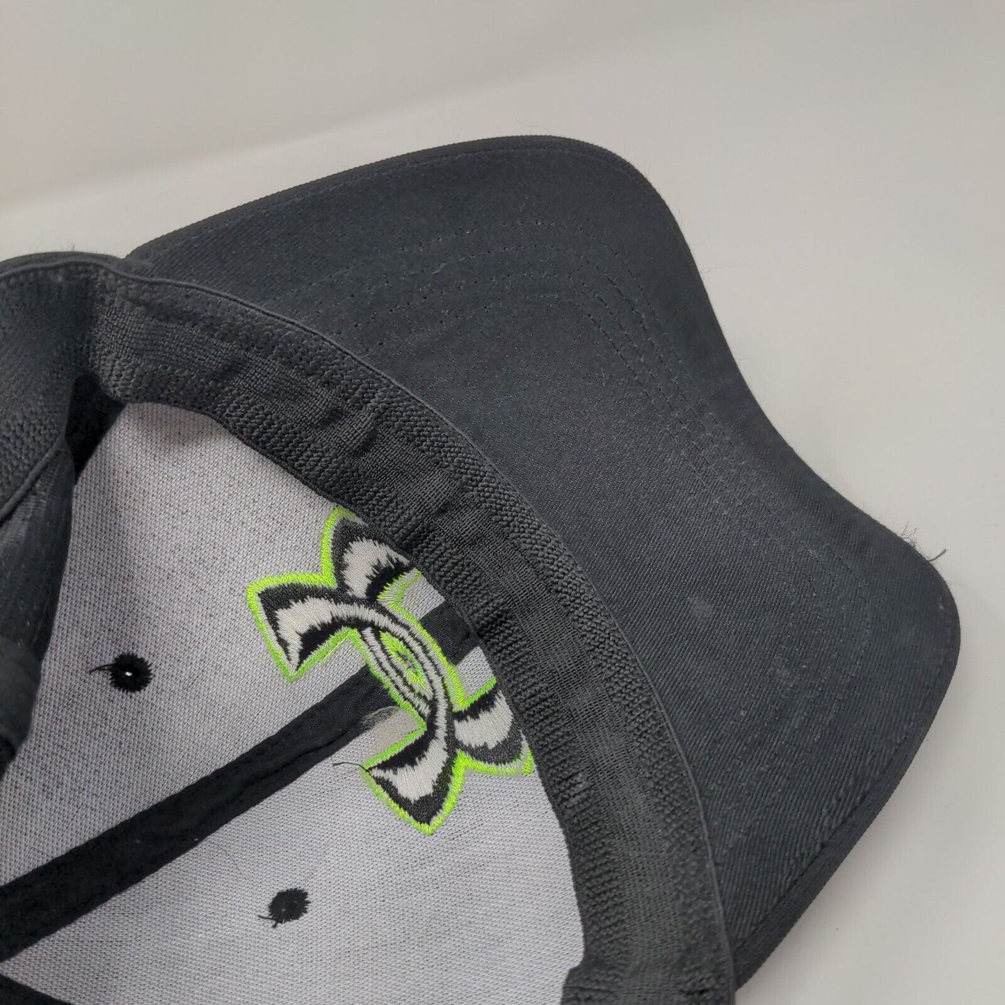 Under Armour Fitted Hat Black OSFA Embroidered Vented Holes 6 Panel