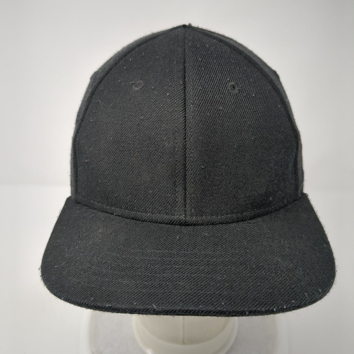 Under Armour Fitted Hat Black S/M Embroidered Vented Holes 6 Panel Blank