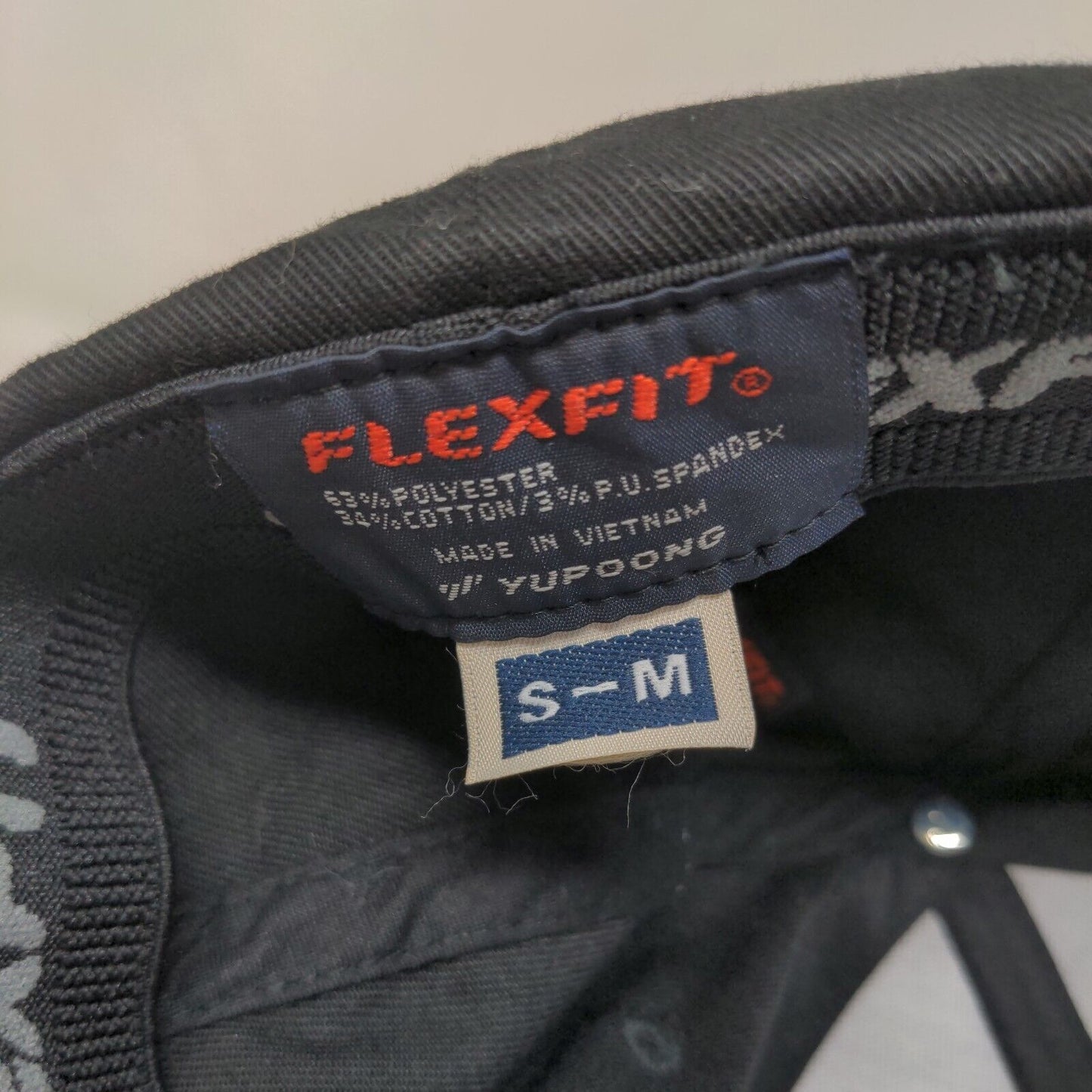 Flexfit Men's Fitted Hat Black Size S/M Embroidered Box Logo Polyester Cotton