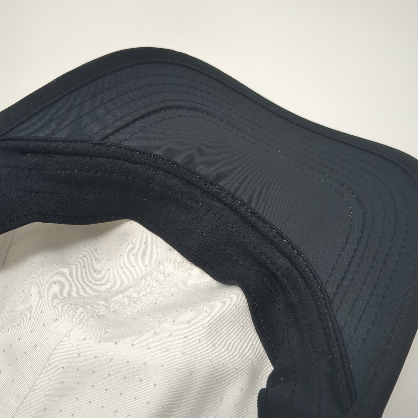 Nike Baseball Cap White One Size Adjustable Embroidered Swoosh Featherlight