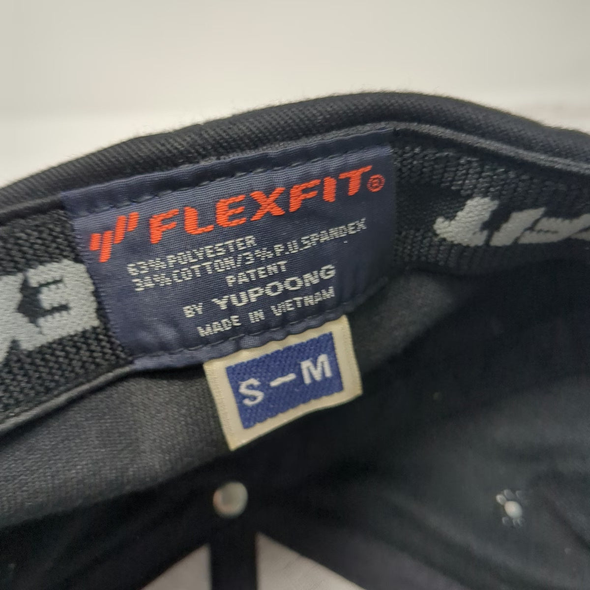Kershaw Knives Flexfit Baseball Cap Hat Black Red Size M Curved Brim Structured