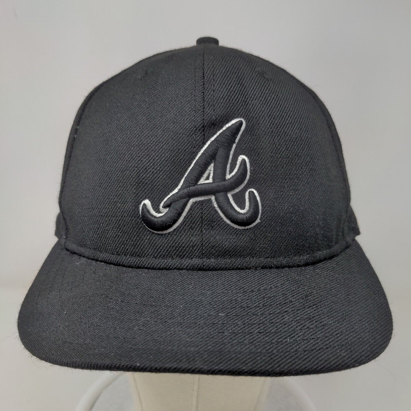 New Era Men's Fitted Hat Black 7 1/2 Embroidered Atlanta Braves Logo 59Fifty