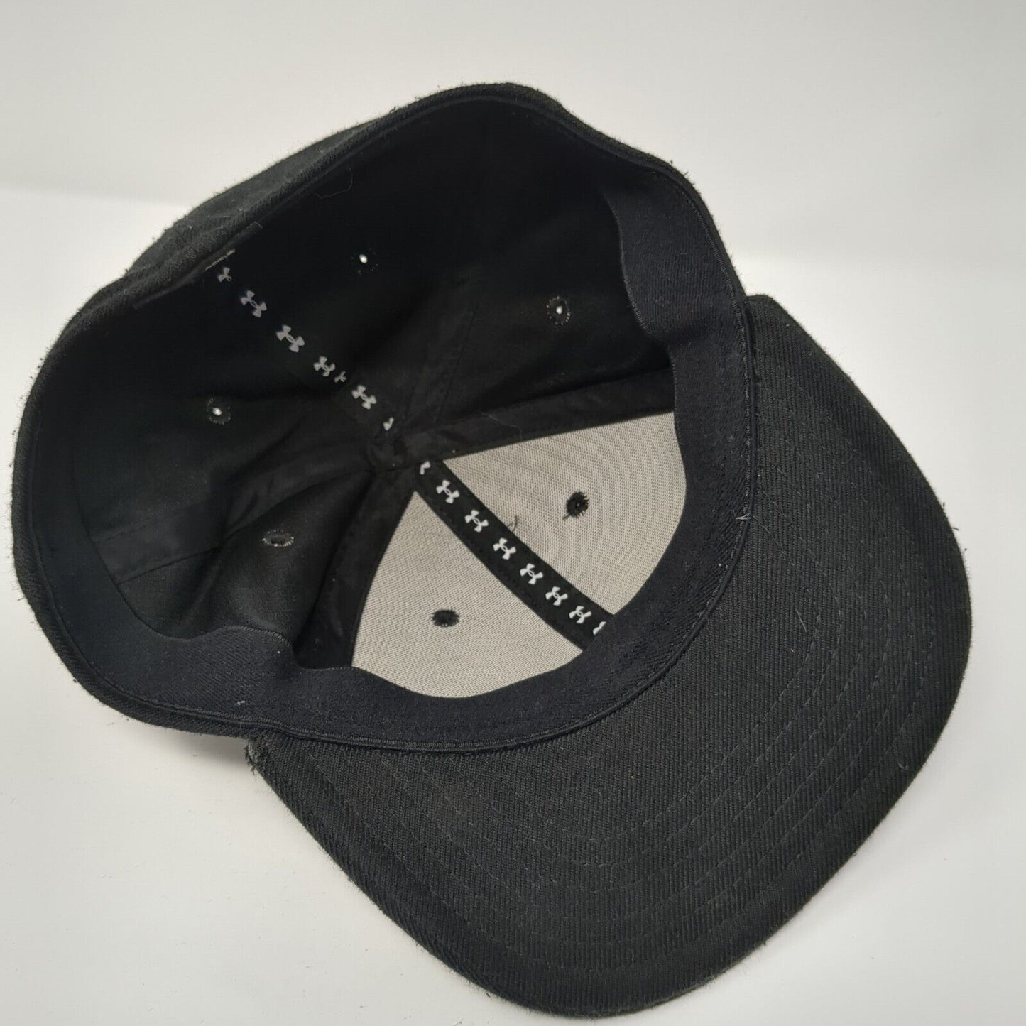 Under Armour Fitted Hat Black S/M Embroidered Vented Holes 6 Panel Blank