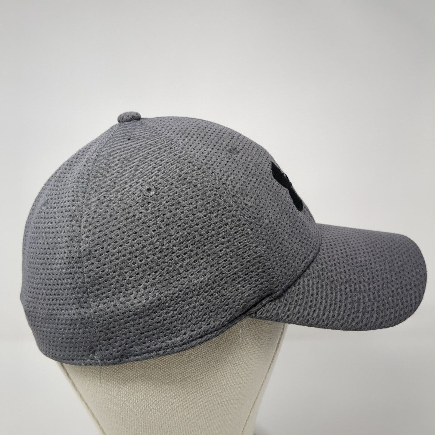 Under Armour Fitted Hat Gray M/L Lightweight Breathable Embroidered 6 Panel