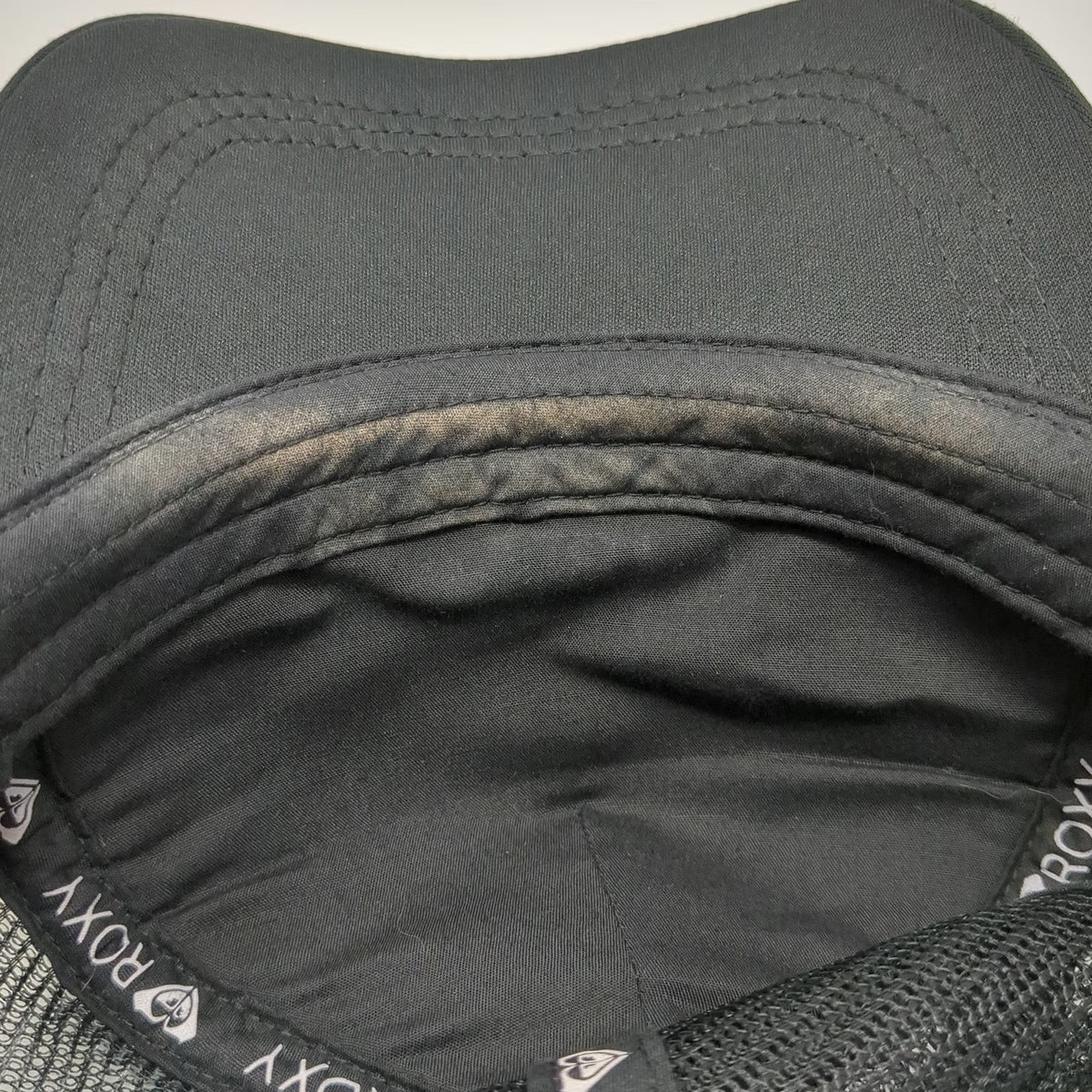 Roxy Trucker Hat Black One Size Mesh Back Snapback Logo Adjustable Surf Beach
