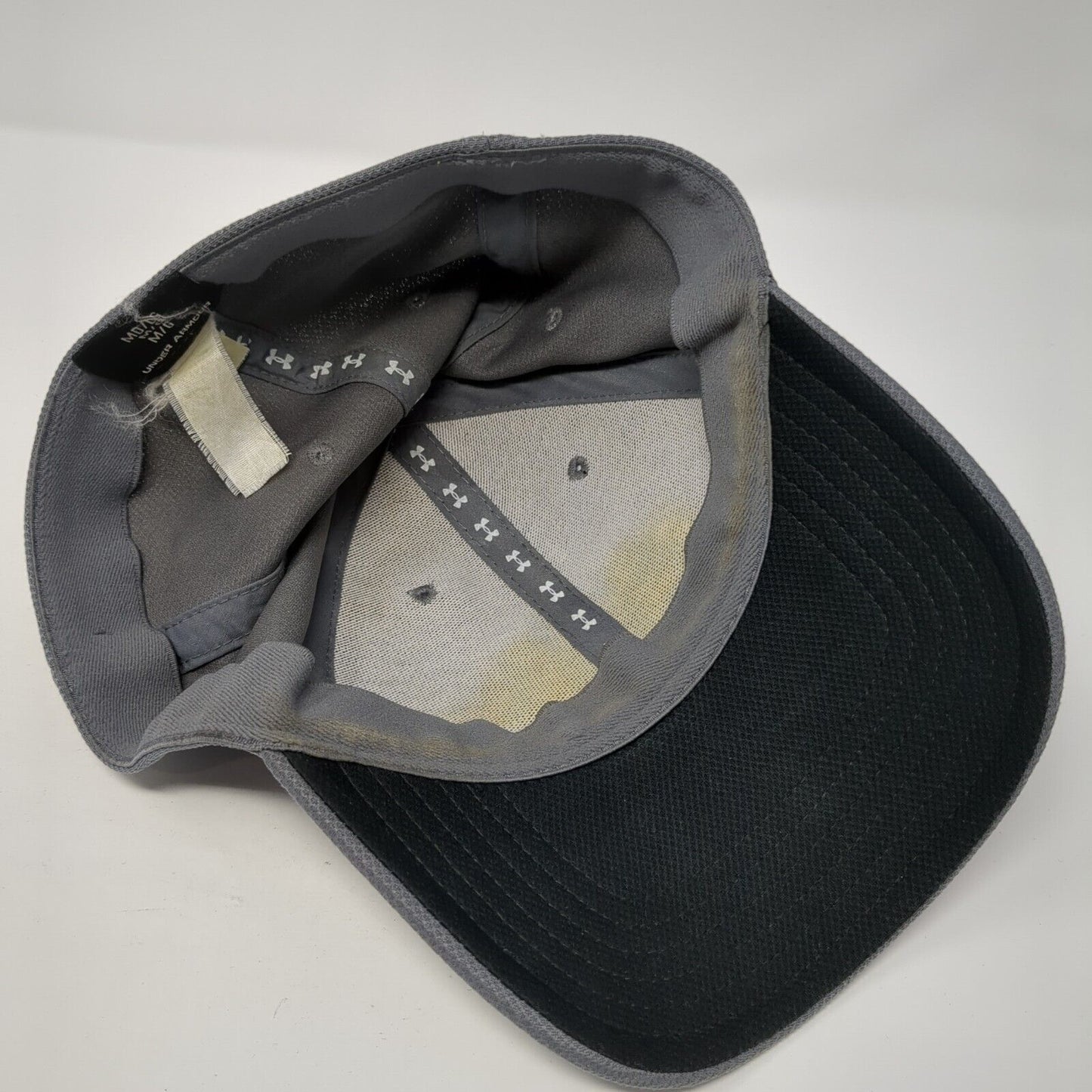 Under Armour Logo Fitted Hat Gray M/L Solid Vent Holes Embroidered