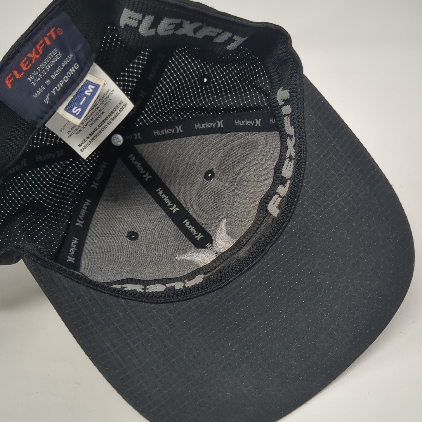 Hurley Logo Fitted Hat Black Medium Embroidered Flexfit Stretch 6 Panel