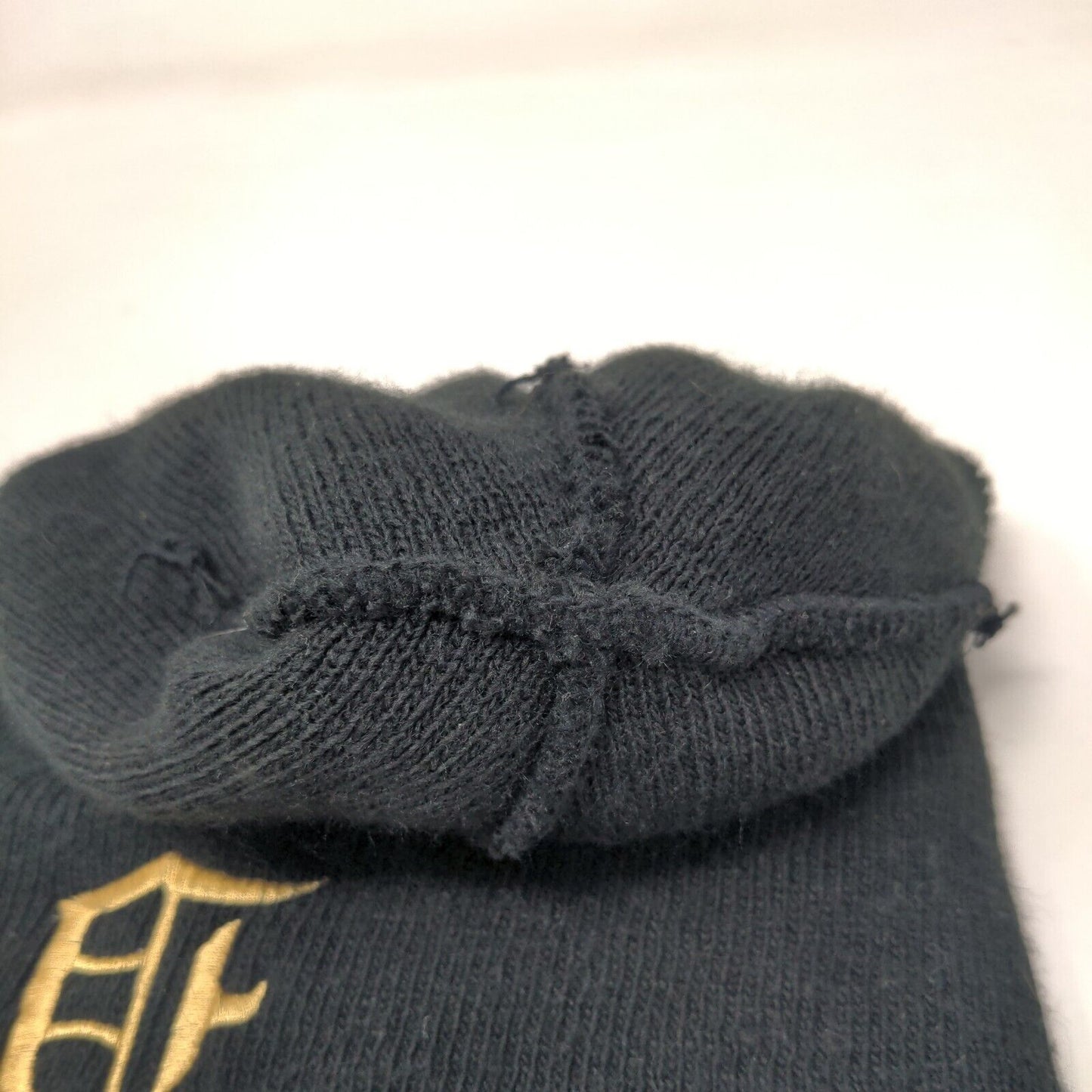 Unbranded Men's Knit Beanie Hat Black Embroidered Gold D Logo