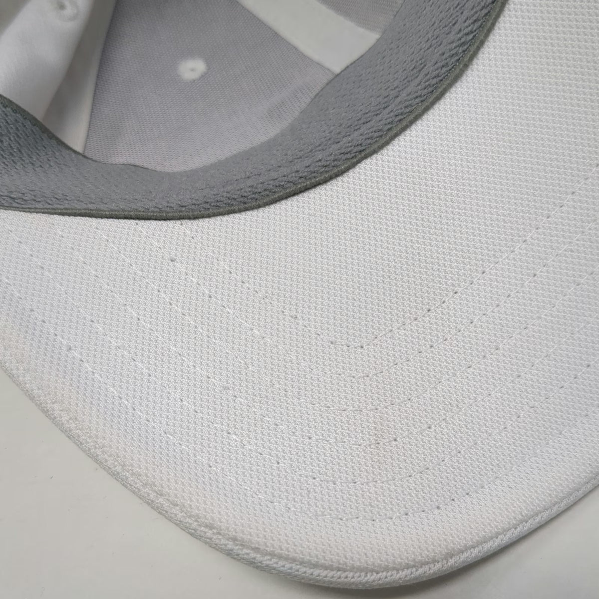 Under Armour Baseball Cap White L Fitted Embroidered Athletic Performance Hat