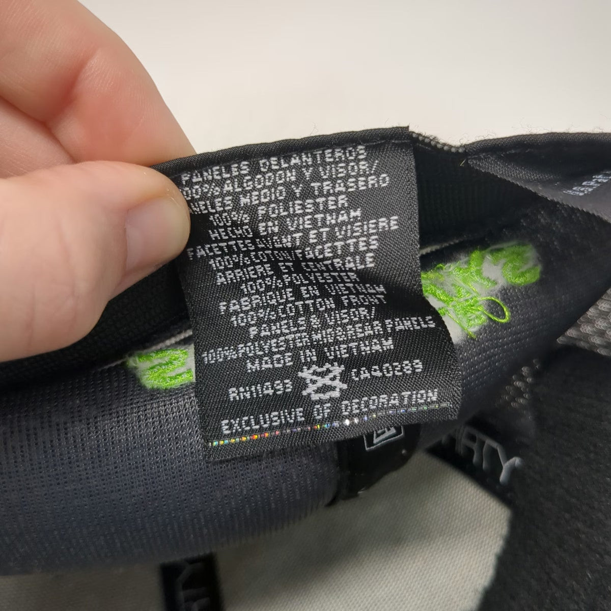 New Era Seattle Seahawks NFL Gray Cap L Mesh Back Stretch Fit 39THIRTY Logo Hat